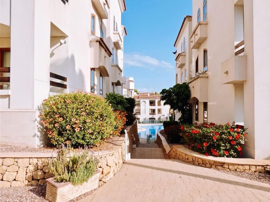 Soleado Con Piscina Y Terraza Privada. Apartment