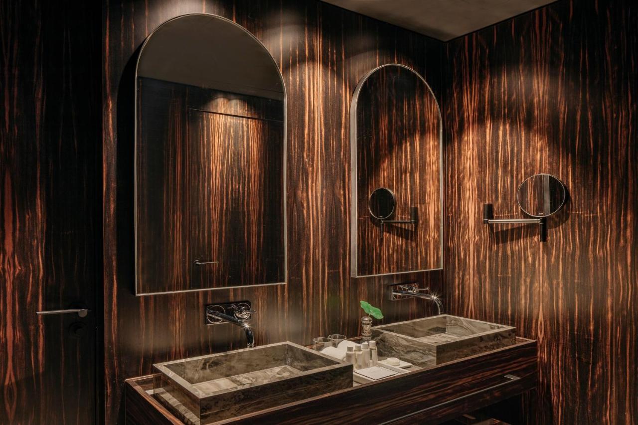 Hotel Bagues, A Small Luxury Of The World