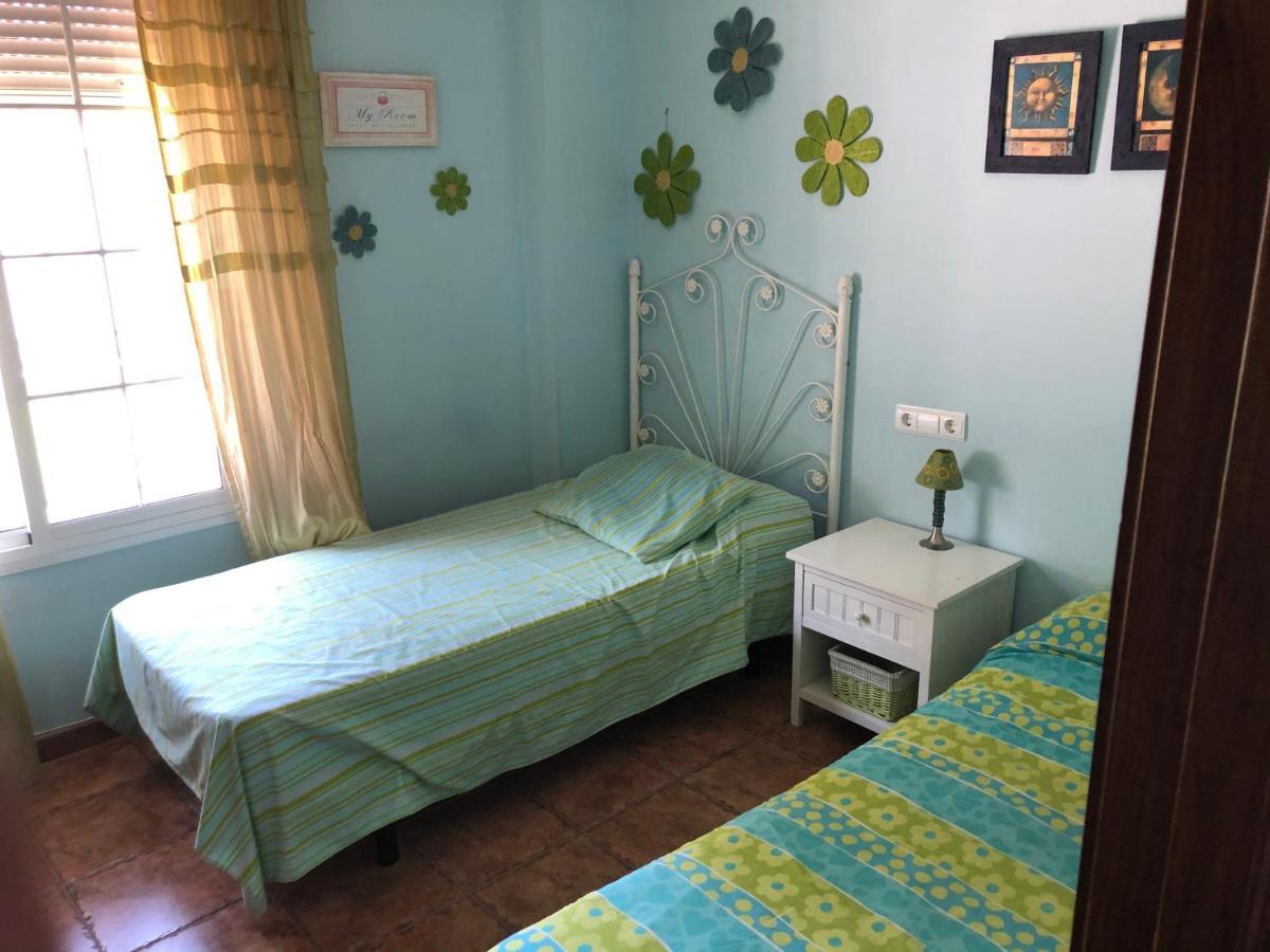 Moderno Y Amplio Chalet, Con Piscina Privada *