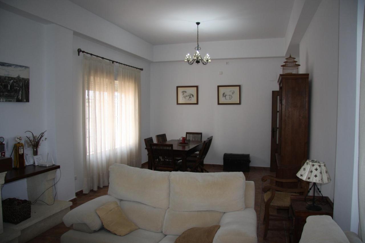 Moderno Y Amplio Chalet, Con Piscina Privada *