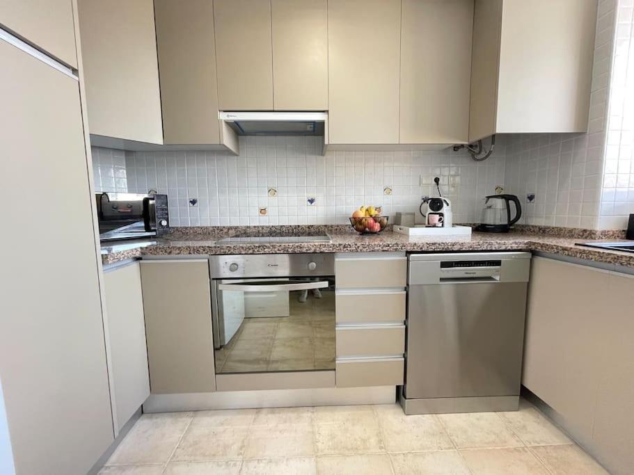 Stylish & Cosy! 200m To The Beach! *
