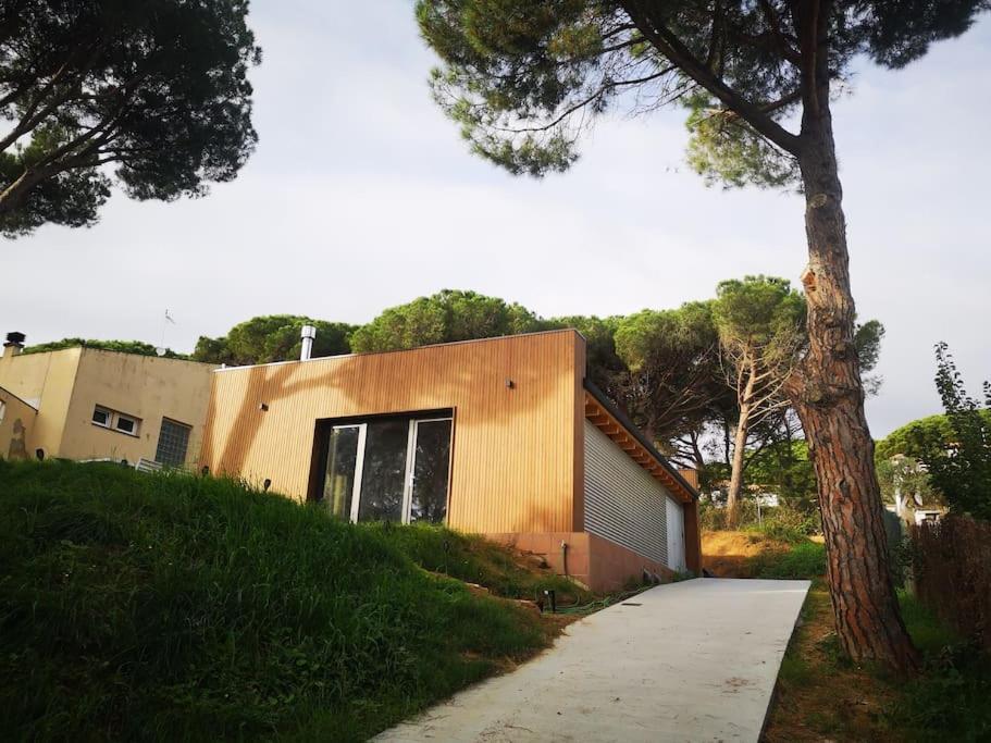 Casa Bioclimatica Y Ecologica De Madera. Calonge (Catalonia)