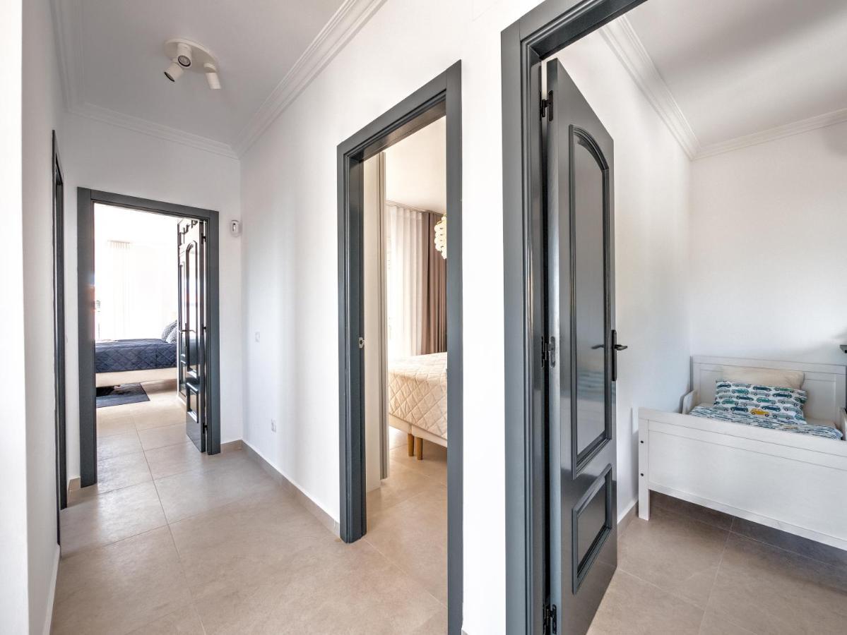 Luxury With Private Pool And 7 Bedrooms Villa *