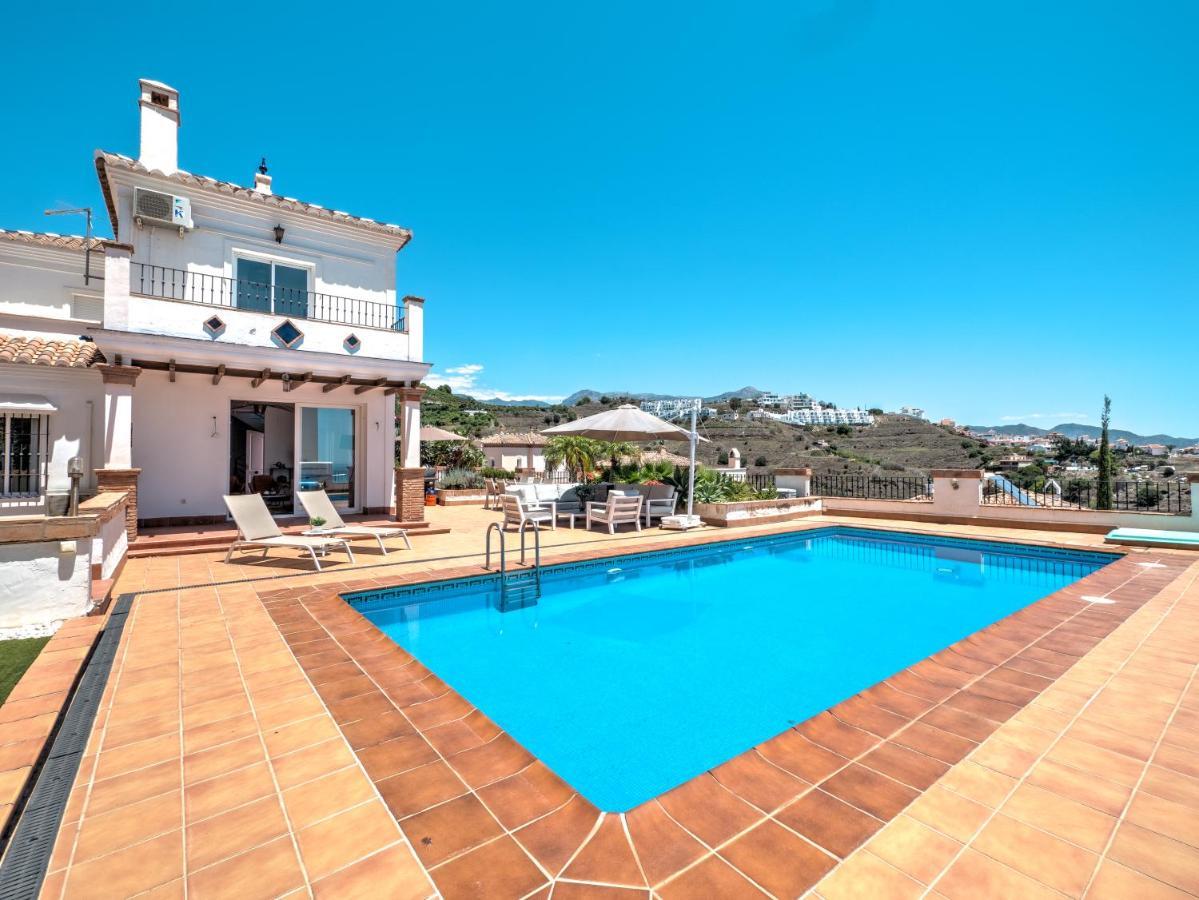 Luxury With Private Pool And 7 Bedrooms Villa