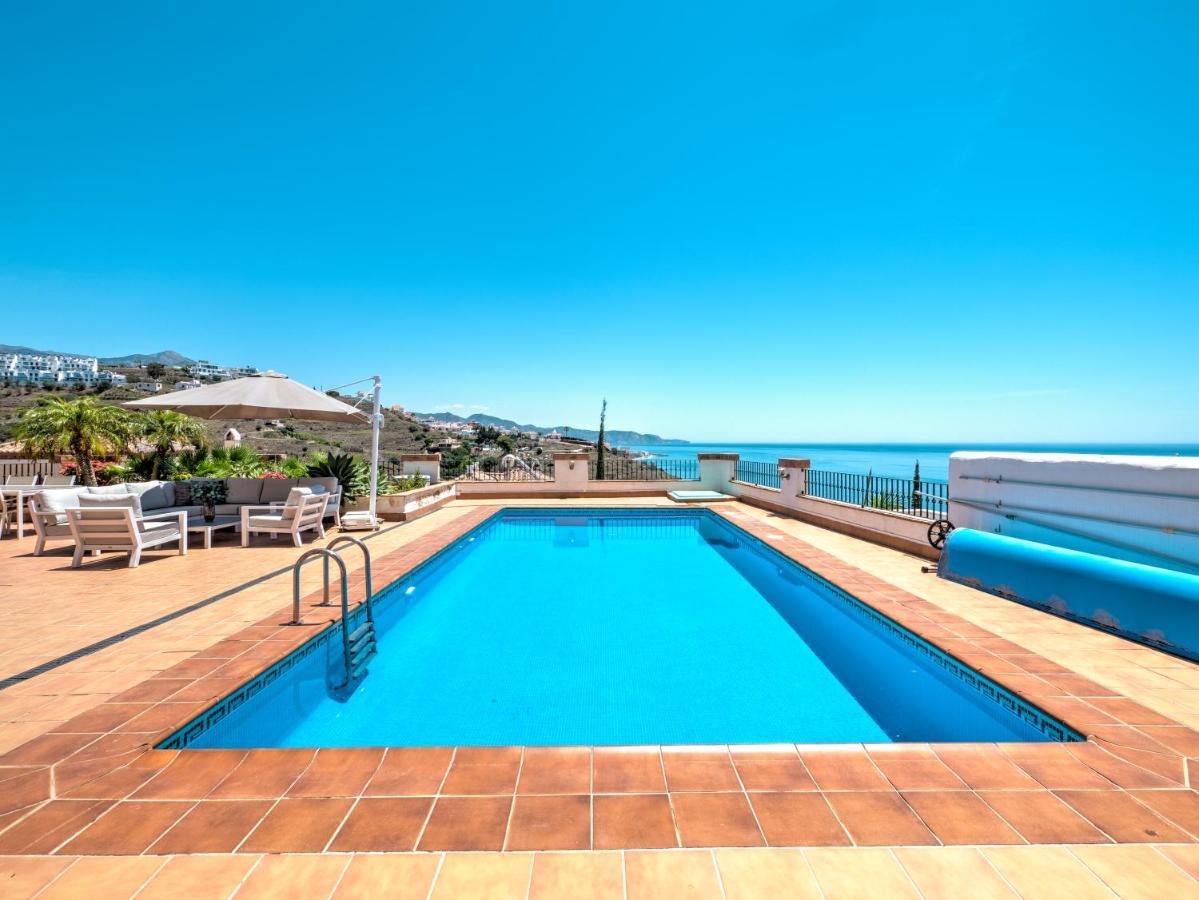 Luxury With Private Pool And 7 Bedrooms *