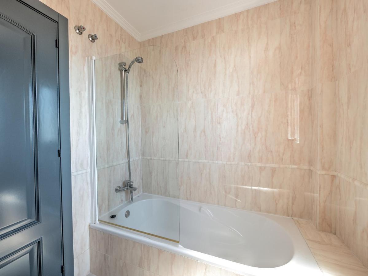 Luxury With Private Pool And 7 Bedrooms *