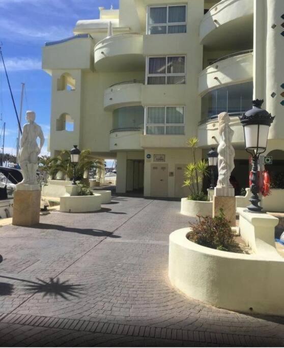 Penthouse In Puerto Marina Apartamento