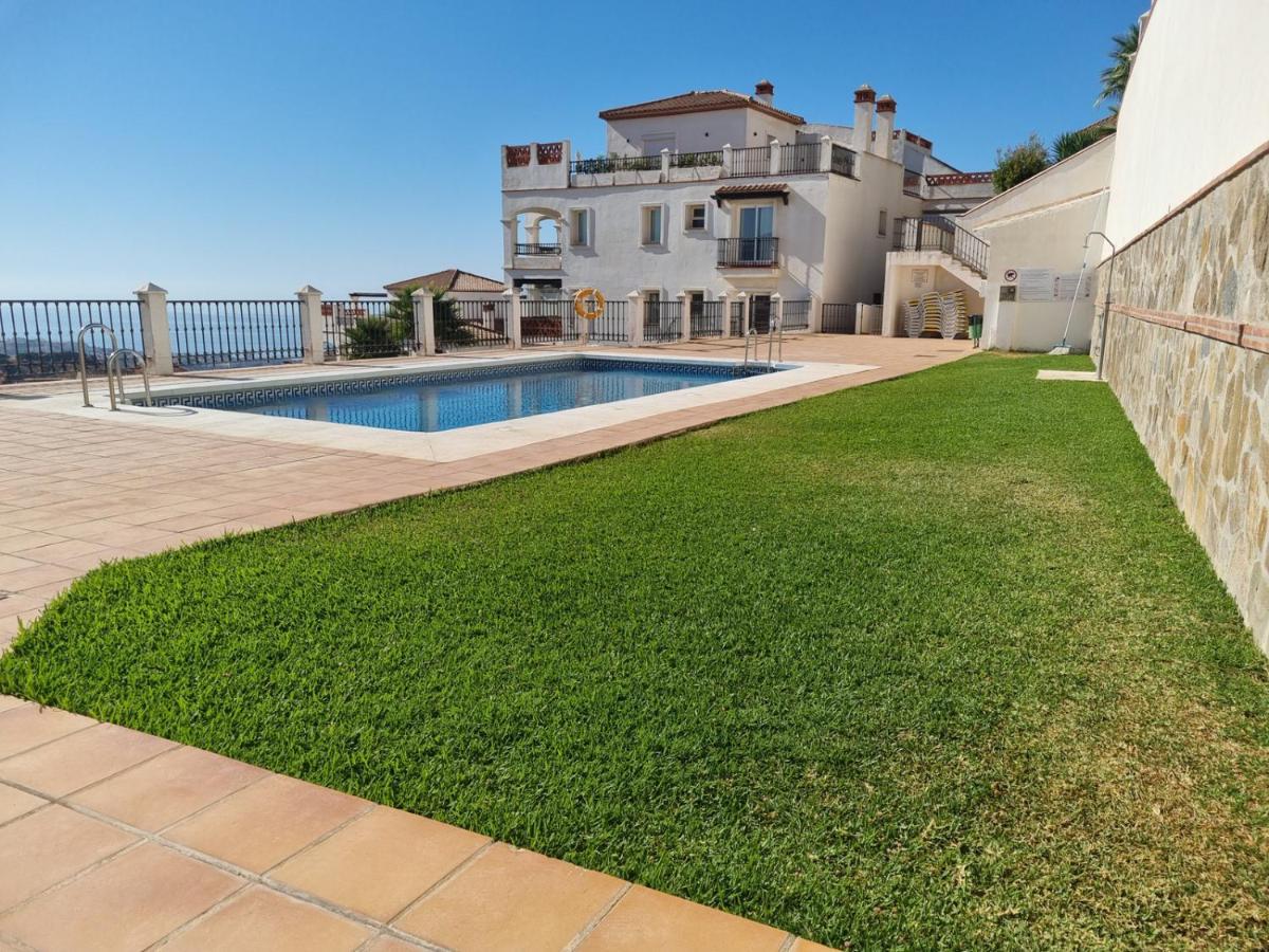 Elegant With Fantastic Views At The Of Calahonda Apartment