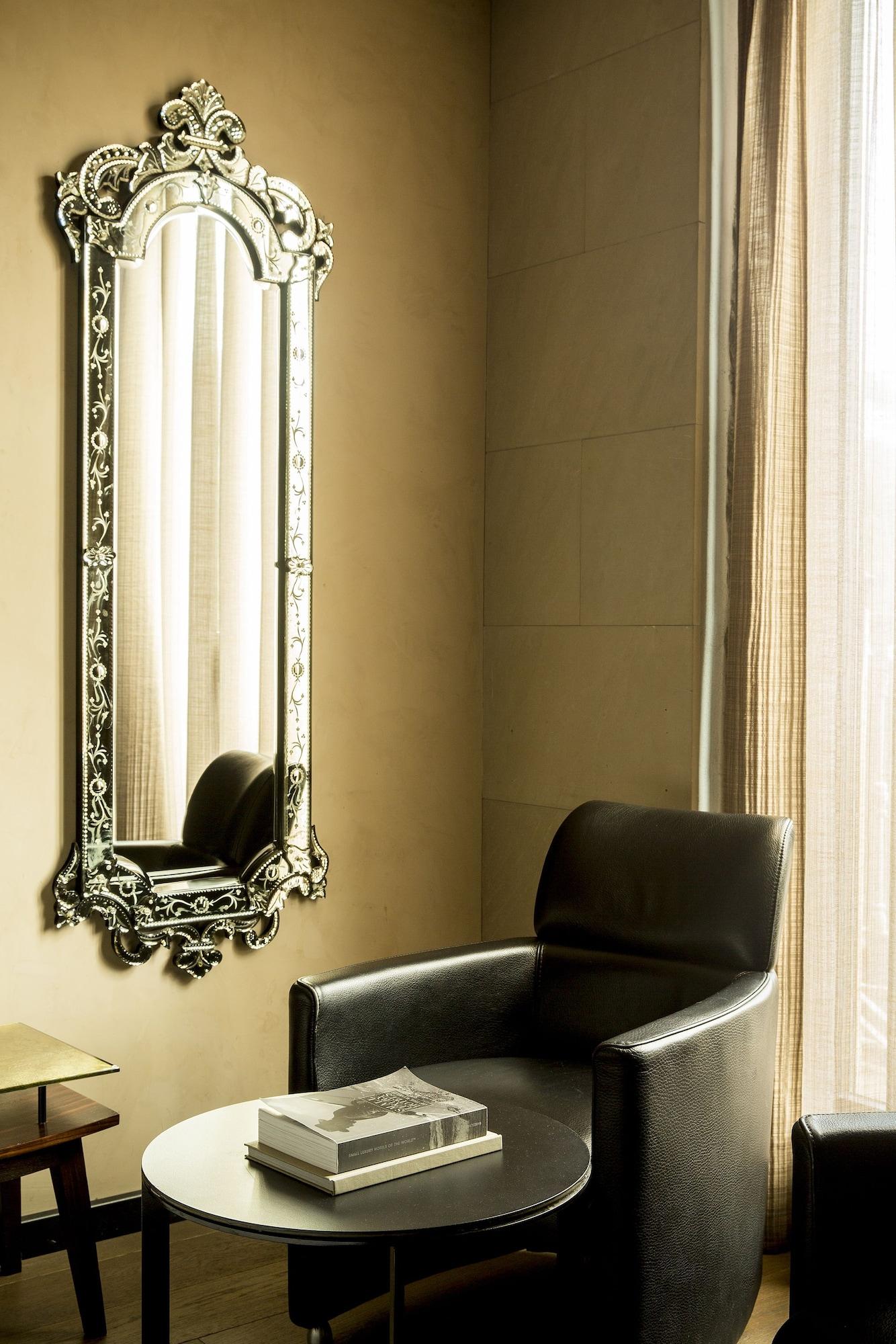 Hotel Bagues, A Small Luxury Of The World