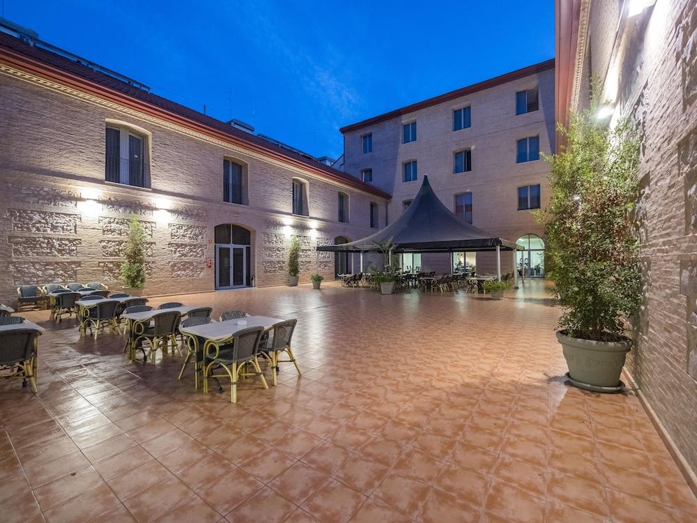 Hotel Dwo 4*