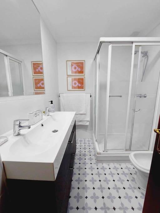 Deluxe Close To & Parking Sinese Design Homes Apartment Torre Del Mar
