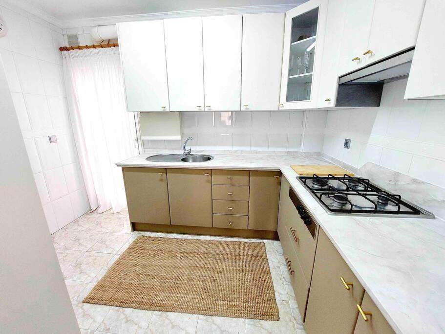 Apartment Deluxe Close To & Parking Sinese Design Homes *
