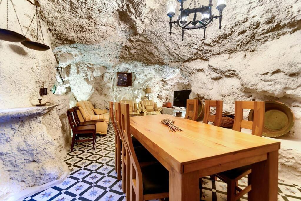Cueva Con Jacuzzi A 20 Minutos De Valencia Holiday home *