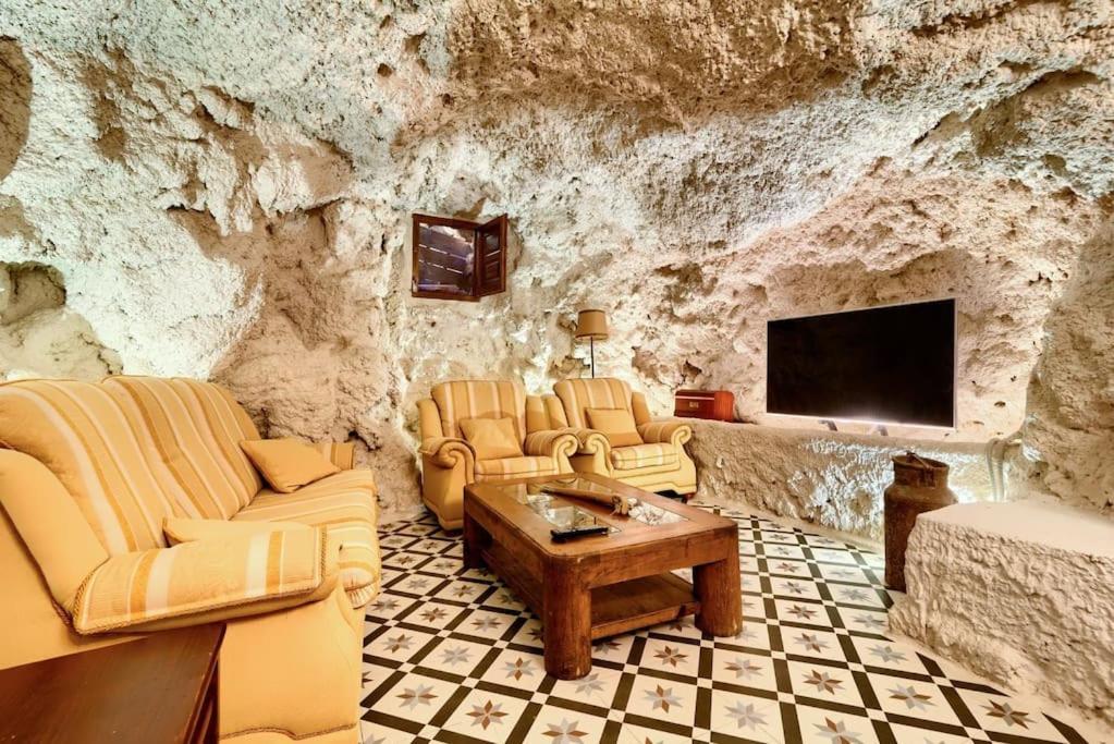 Cueva Con Jacuzzi A 20 Minutos De Valencia