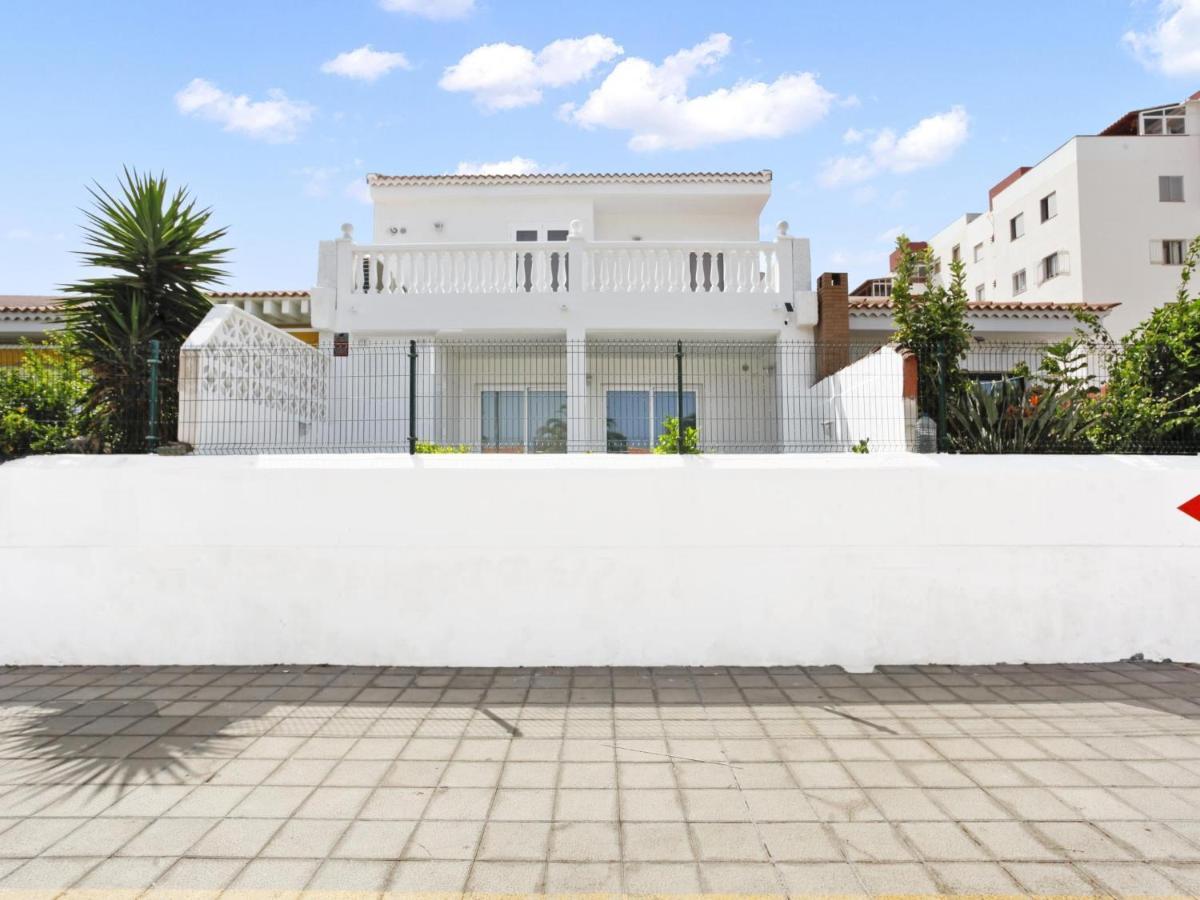 Golden Holidays, Heated Pool, Air Con, Internet, Parking Costa Adeje (Tenerife)