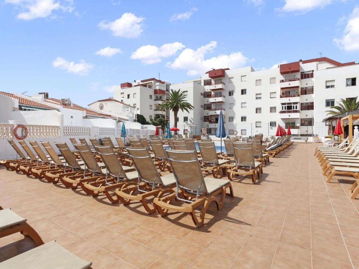 Golden Holidays, Heated Pool, Air Con, Internet, Parking