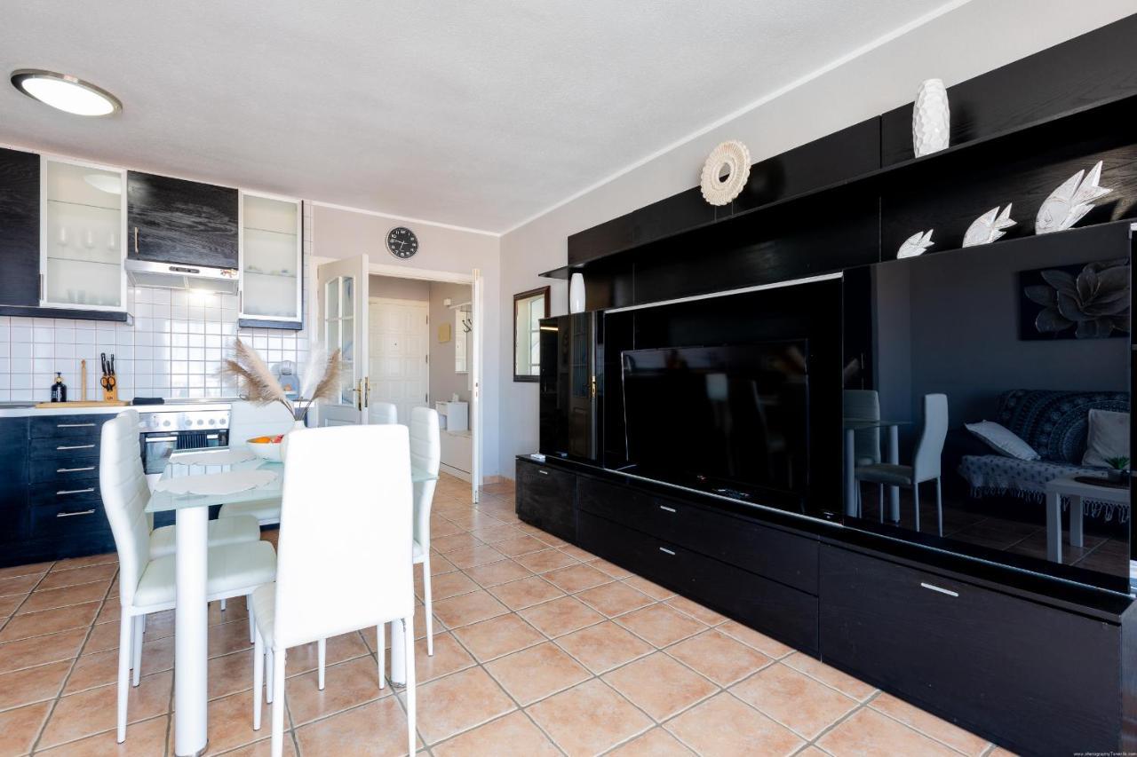 21 C Bouganvillas Apartment