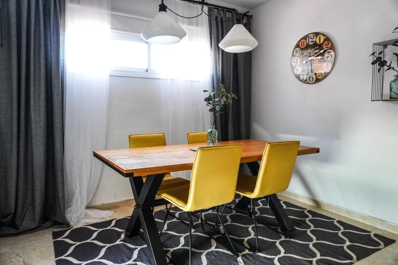 Comfortable Duplex With Garage And Working Space