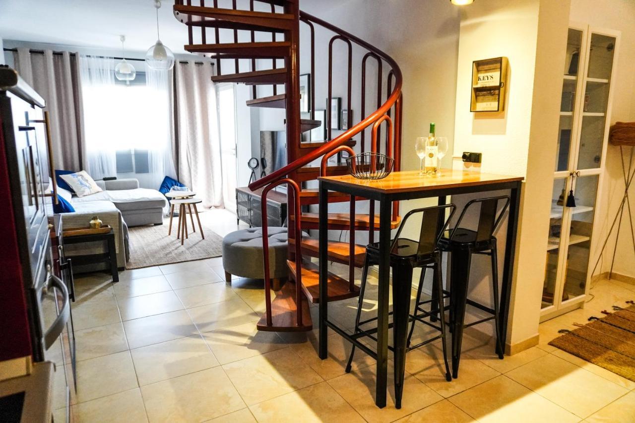 Apartment Comfortable Duplex With Garage And Working Space