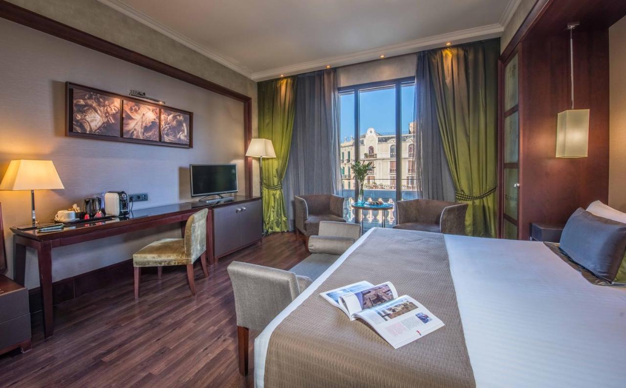 Hotel Center