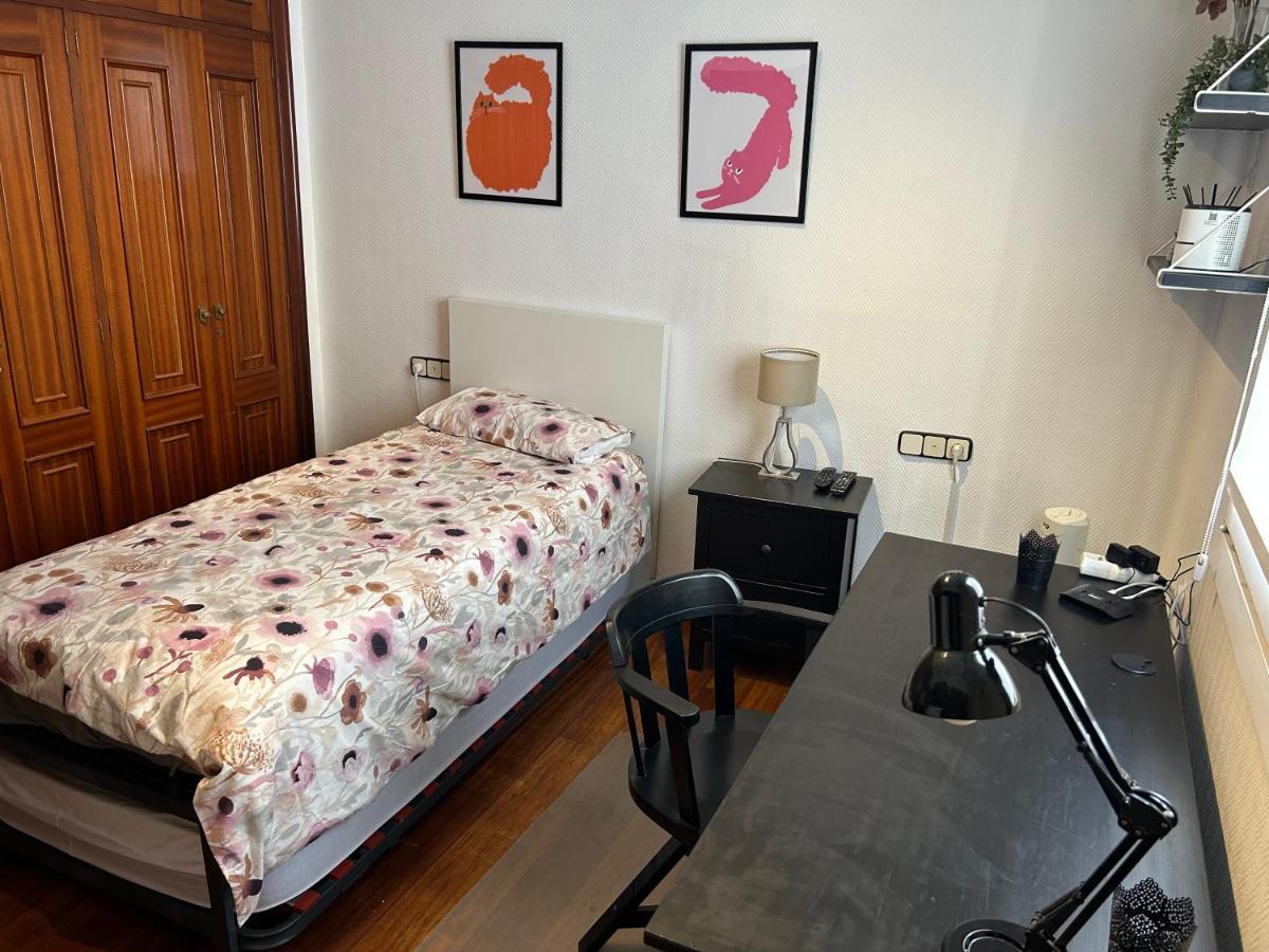Habitacion Alhondiga Casa De Jorge Habitación en casa particular Bilbao