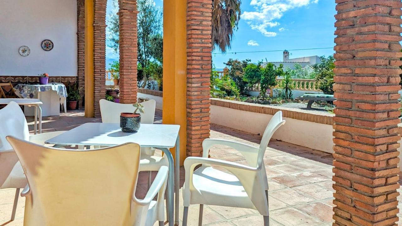 With Pool & Lake Views By Homing * Vinuela