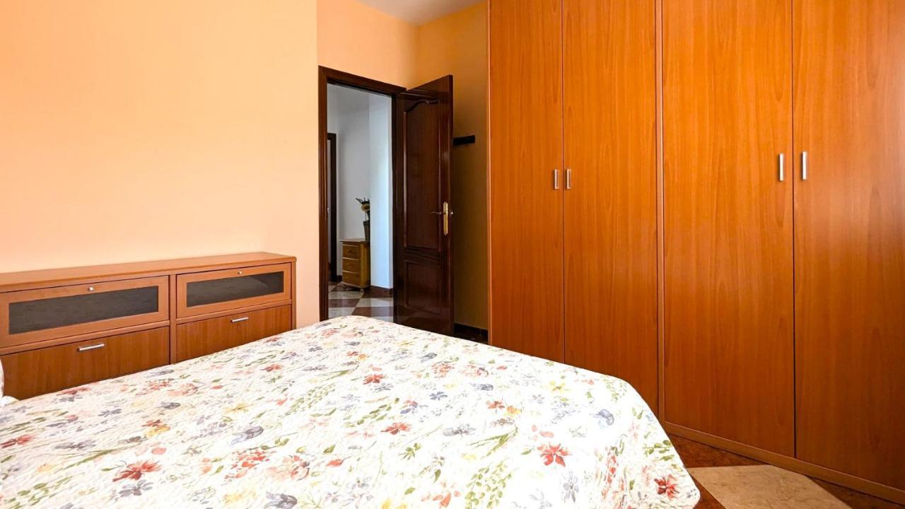 With Pool & Lake Views By Homing Chalet