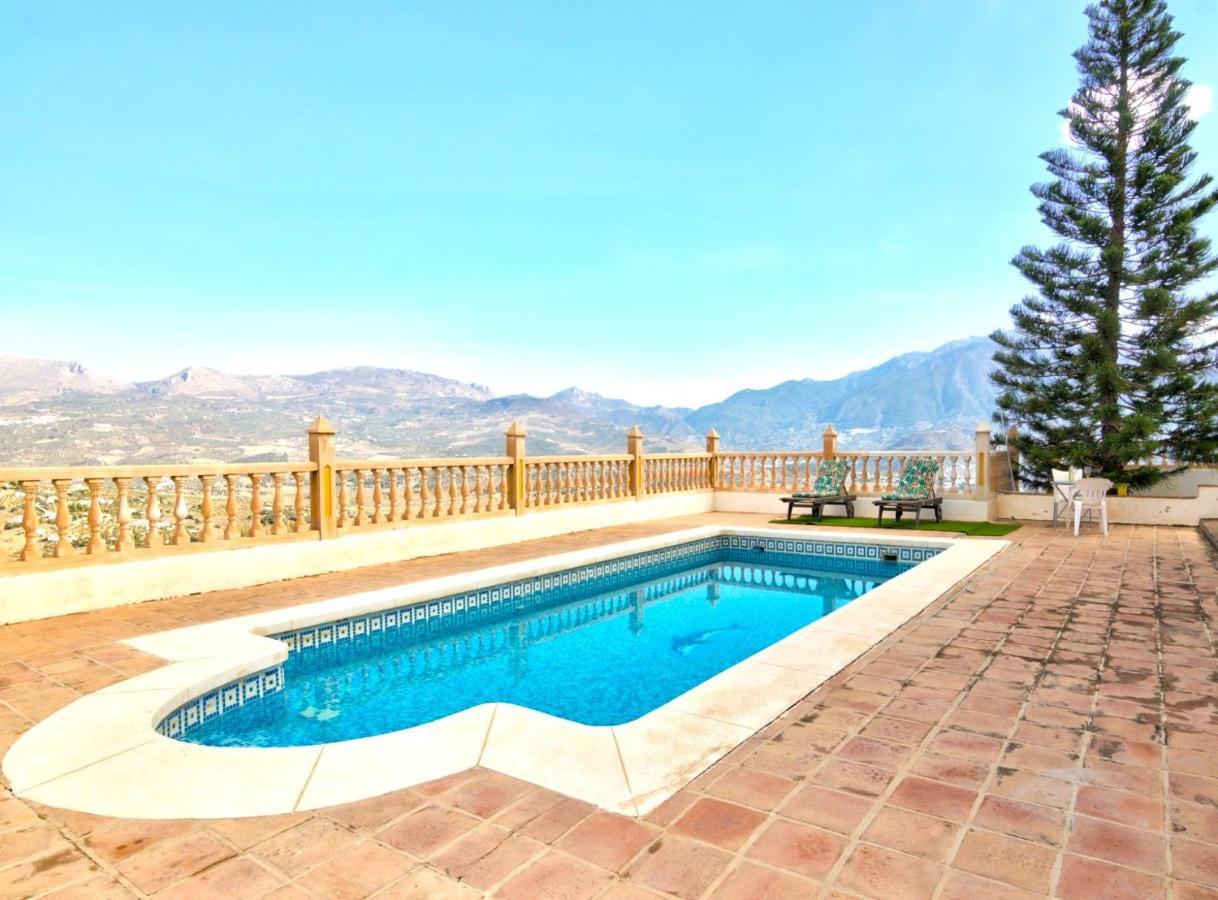 With Pool & Lake Views By Homing * Vinuela