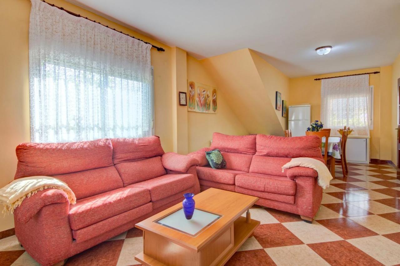 With Pool & Lake Views By Homing Chalet Vinuela