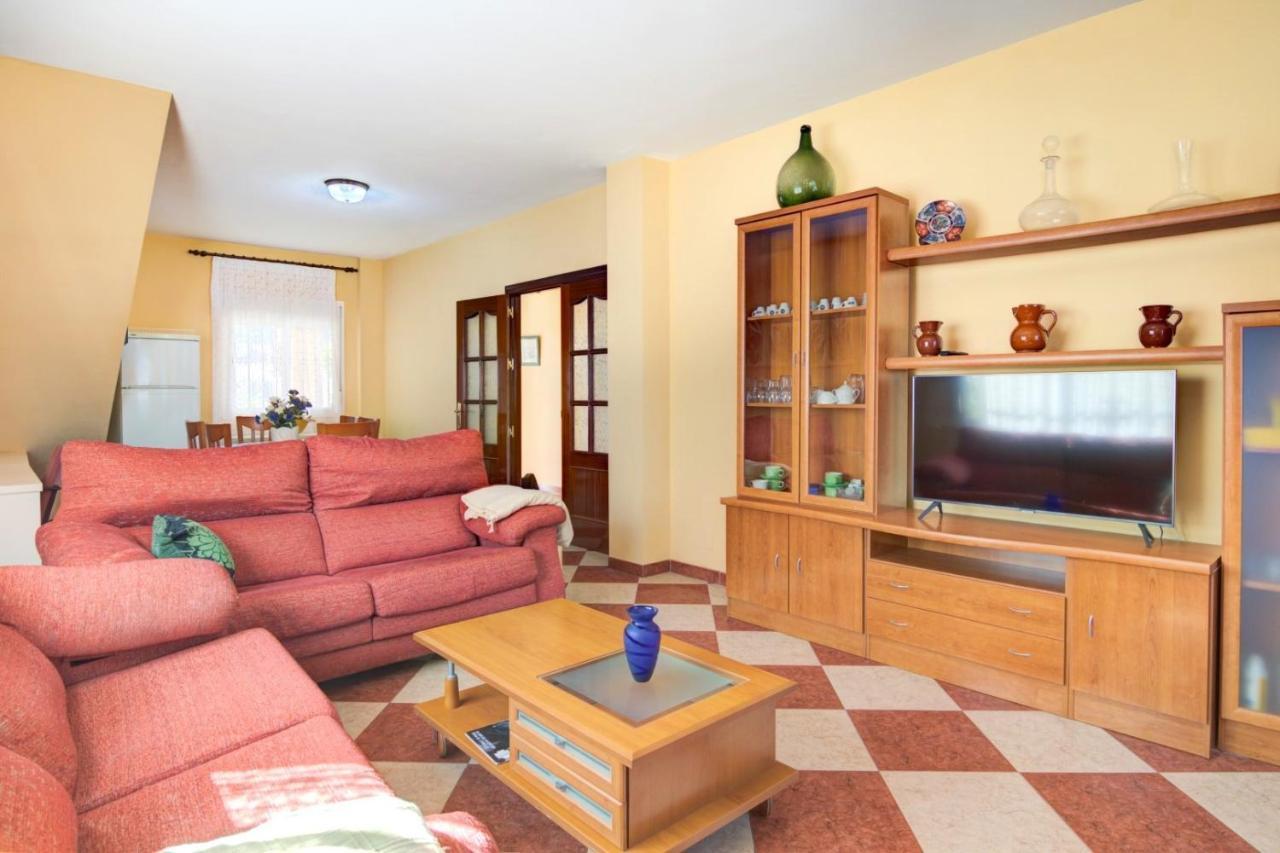 With Pool & Lake Views By Homing Vinuela