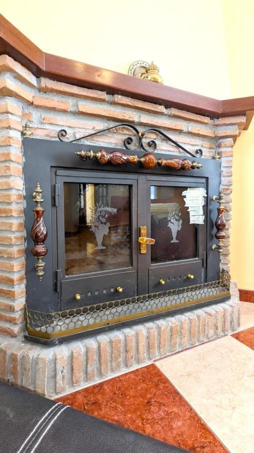 With Pool & Lake Views By Homing Chalet