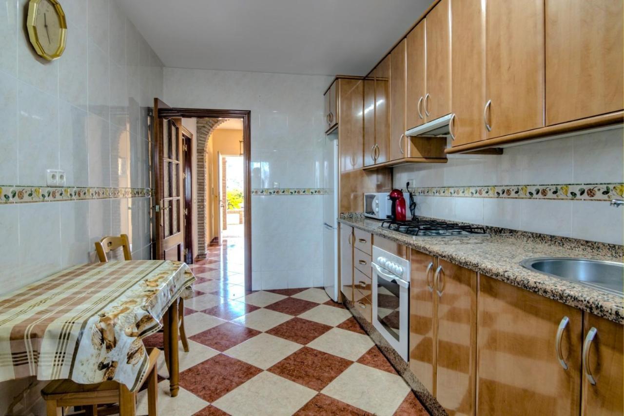 With Pool & Lake Views By Homing Chalet