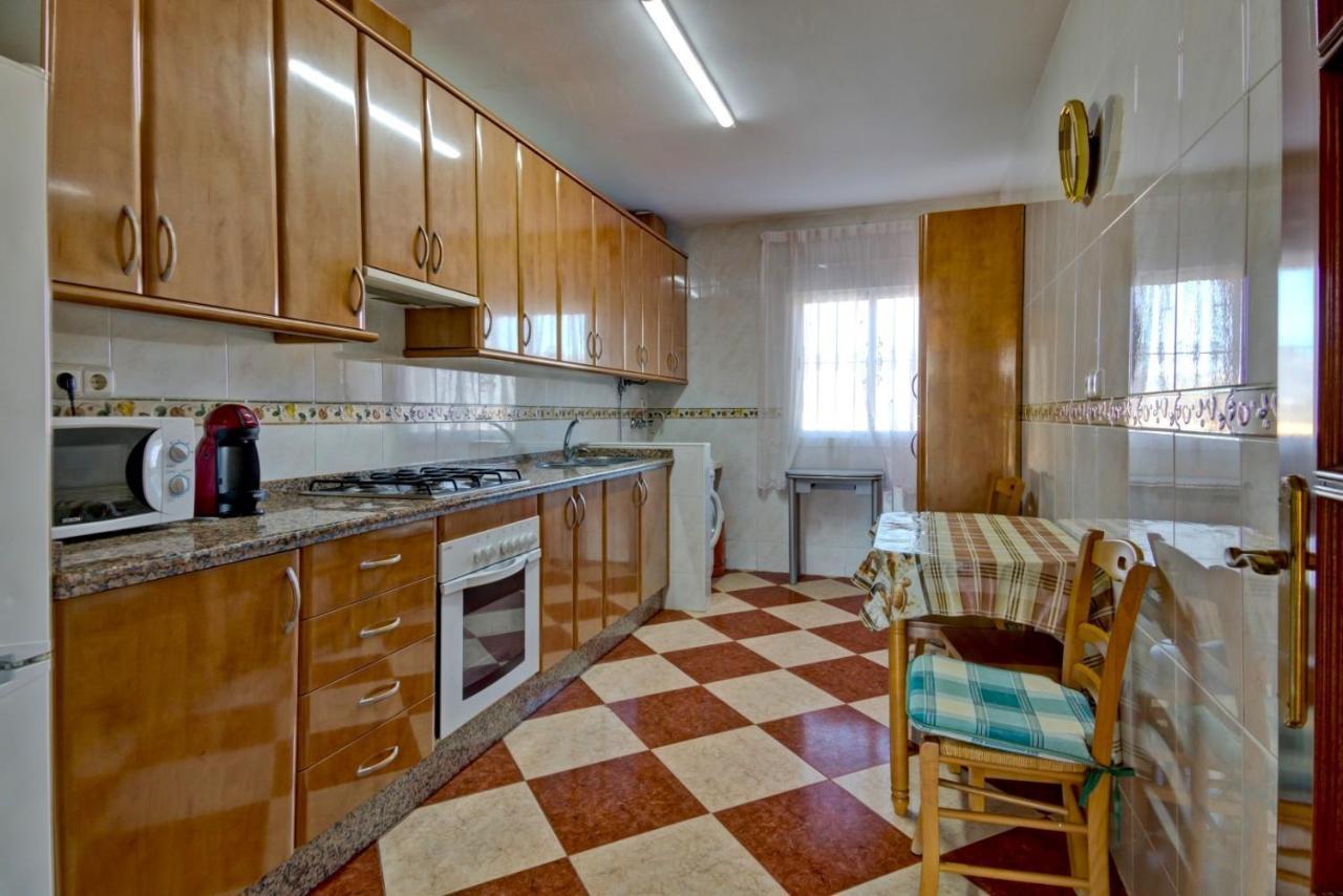 With Pool & Lake Views By Homing *