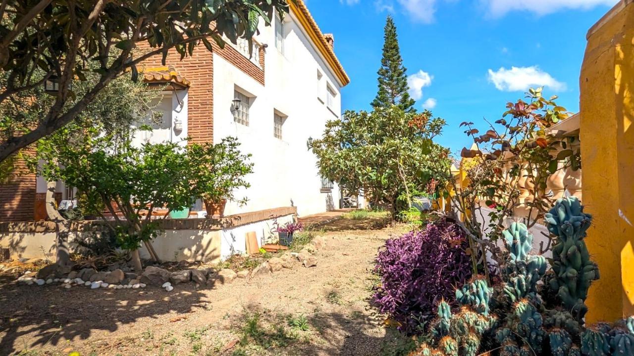 With Pool & Lake Views By Homing * Vinuela