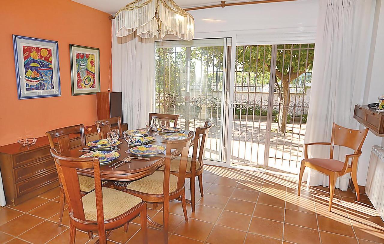 7 Bedroom Beautiful In Santa Susanna