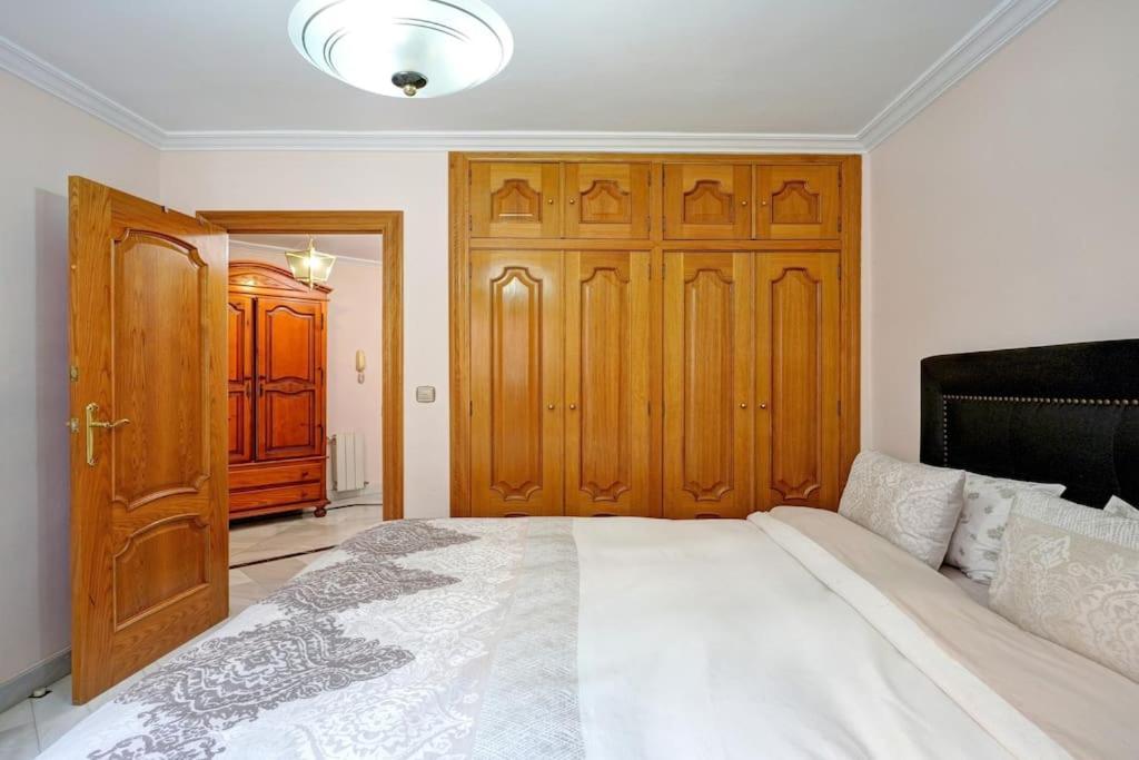Piso En Calle Arabial 117 Junto A El Corte Ingles * Granada
