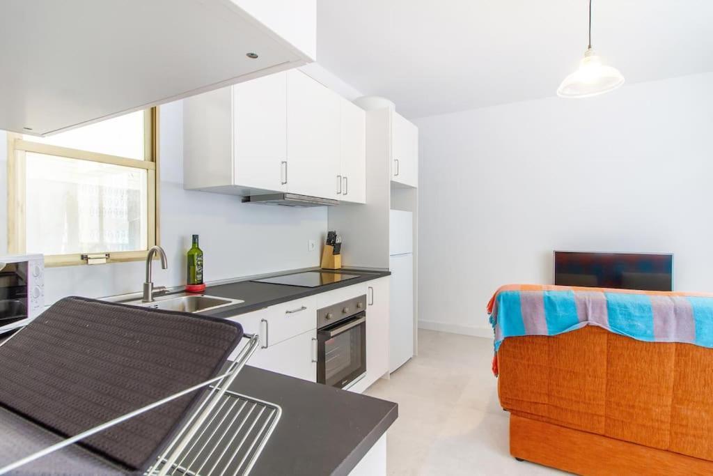 Sea View, Walking Distance! Refurbished 2 Bed, Modern. 20 Min. From Alicante Airport *