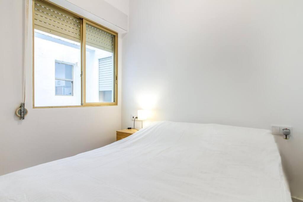 Sea View, Walking Distance! Refurbished 2 Bed, Modern. 20 Min. From Alicante Airport *