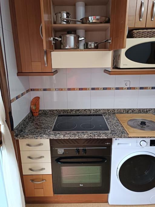 Playa, Terraza, Vistas Al Mar, Garaje, Estacion Ave A 5 Min Andando Apartamento