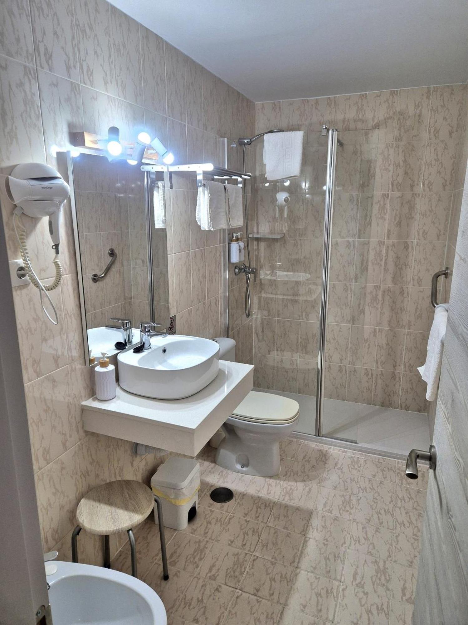 Guest house Cuevas 2*