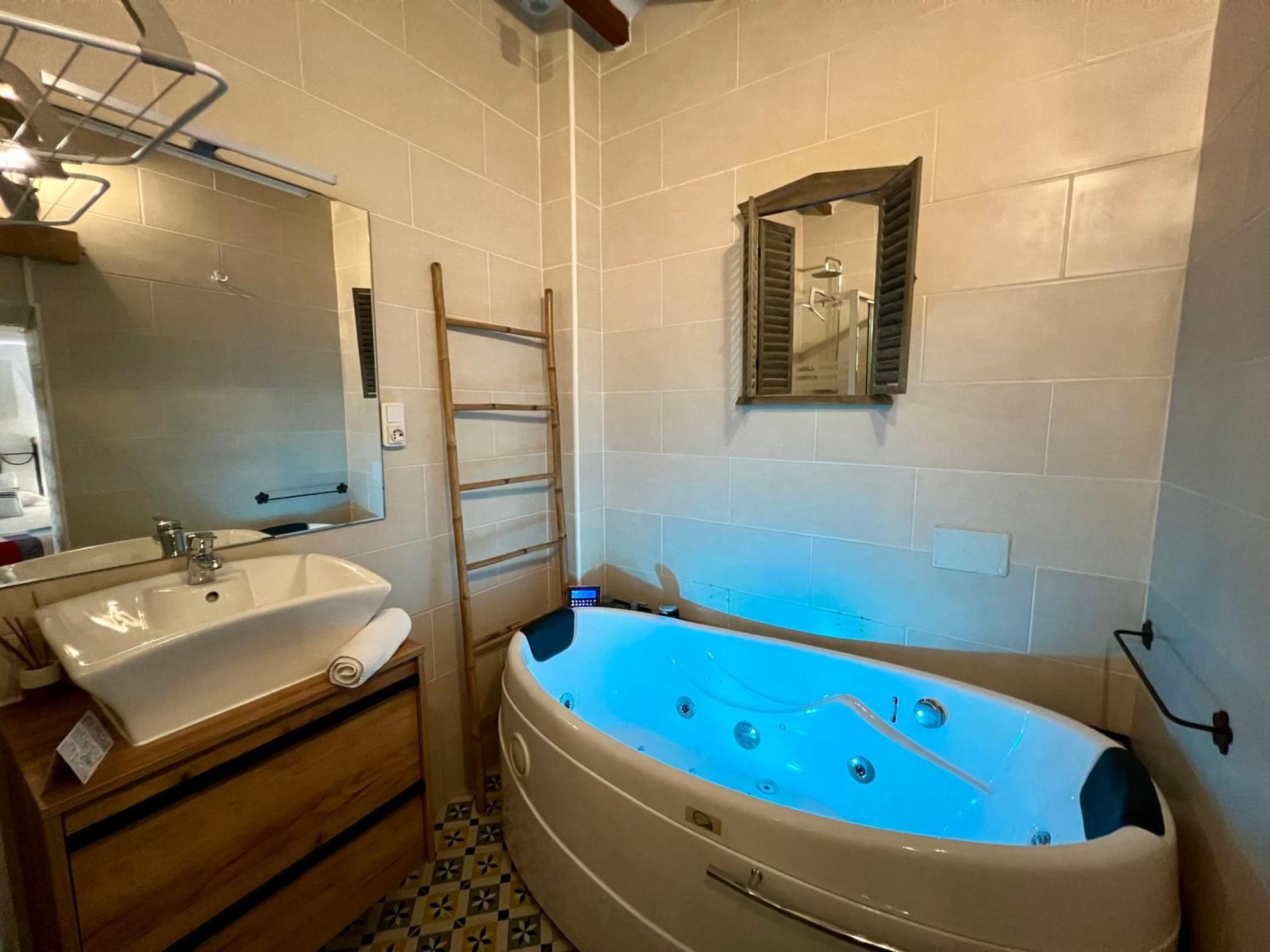 Paradise 1917 - Adults Only 2* Altea