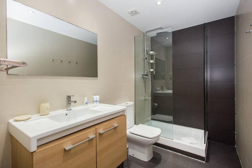 Bright And Modern 4bedroom With Terrace In Ramblas P2 Apartment
