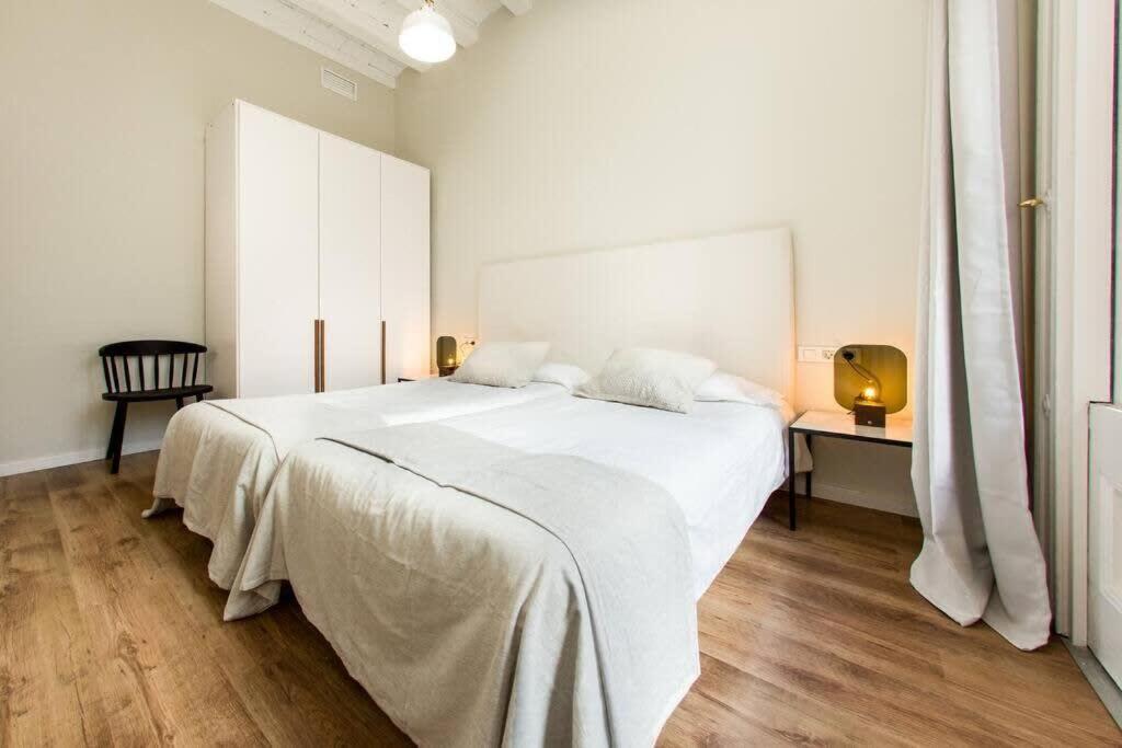 Apartment Bright And Modern 4bedroom With Terrace In Ramblas P2 Barcelona