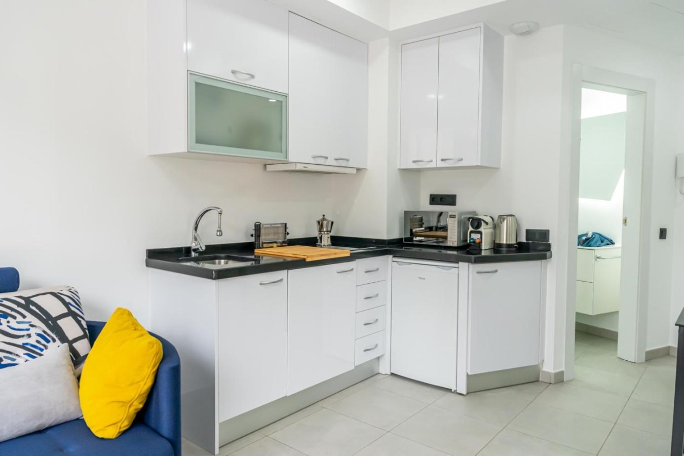 Modern Wave Escape With Private Parking And Rooftop Pool By Namaste Elite Apartamento