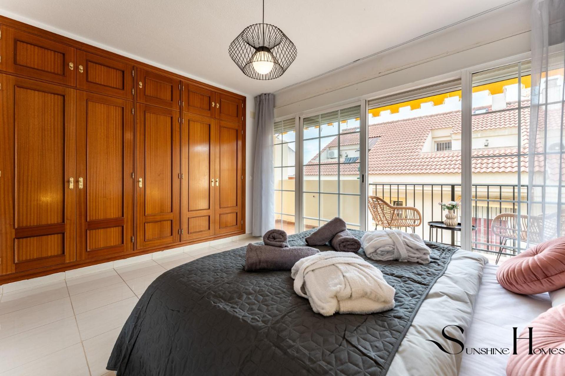Townhouse With Jacuzzi,sea Views, Swimming Pool,garage Holiday home *