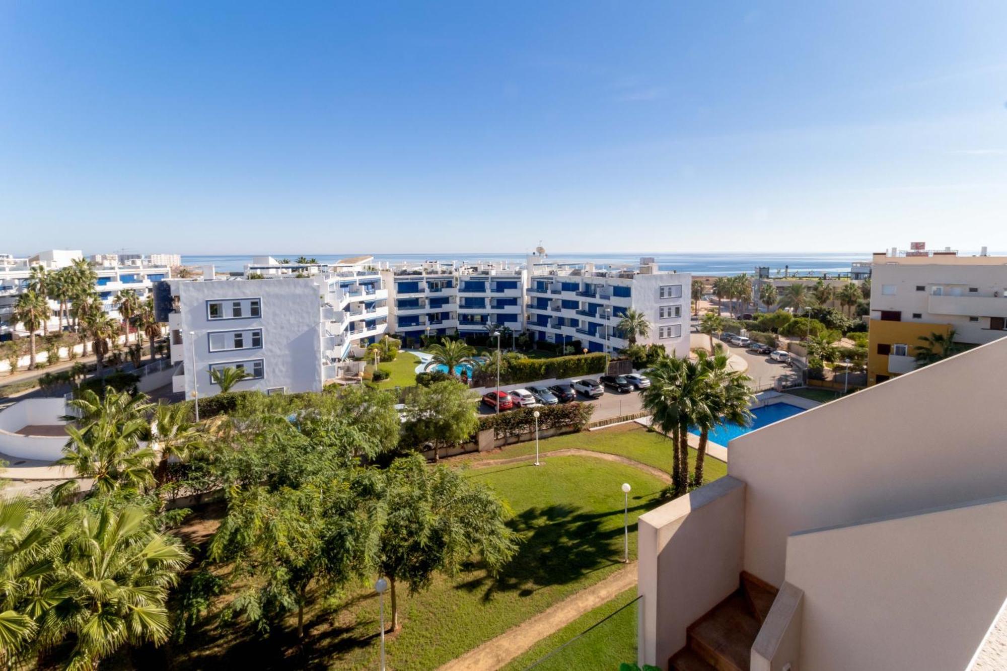 Victoria Sunny Flat With Sea And Pool View Apartamento
