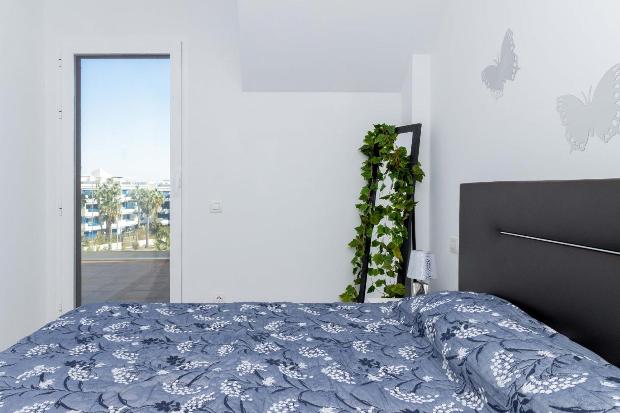 Victoria Sunny Flat With Sea And Pool View
