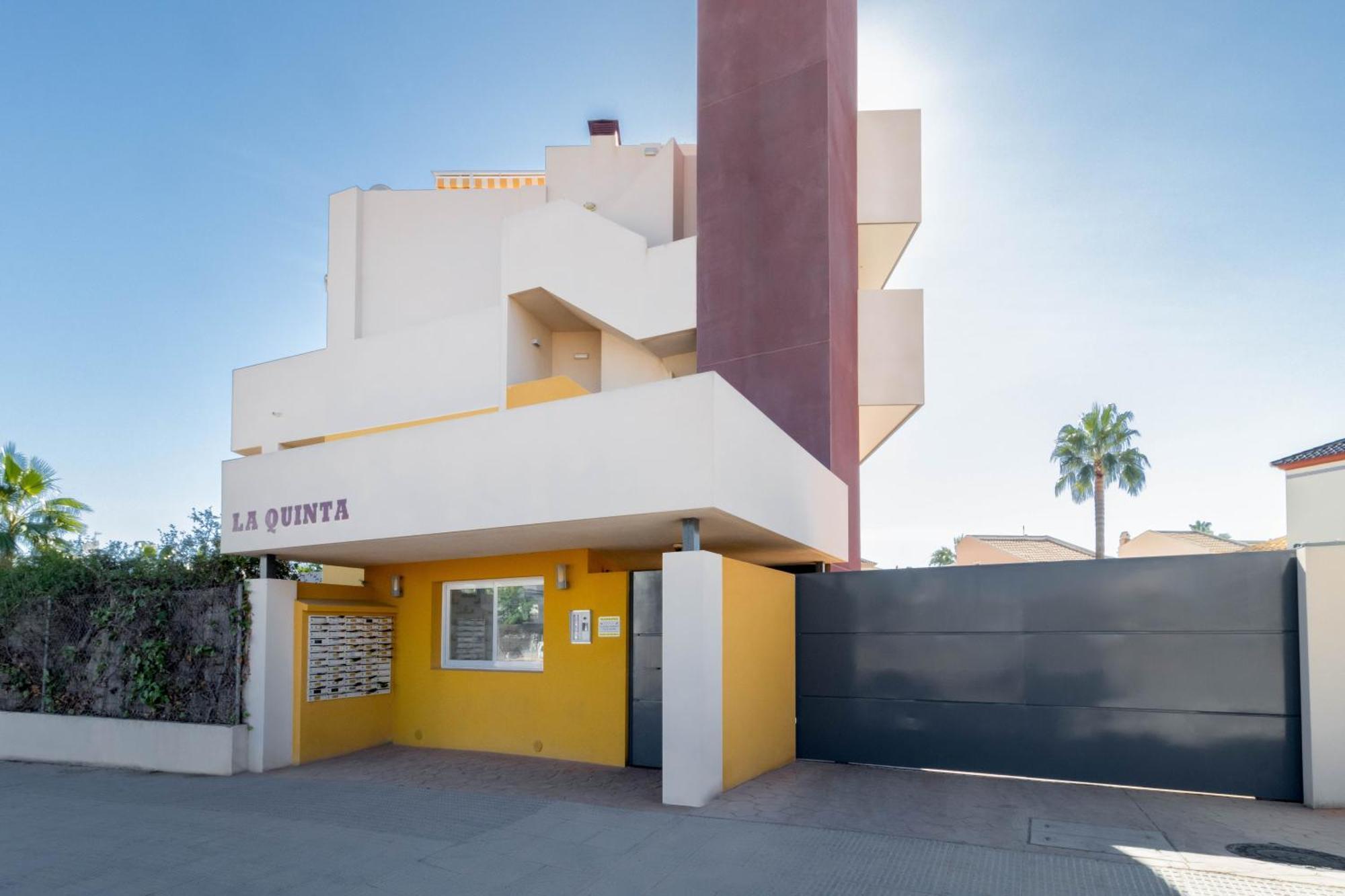 Victoria Sunny Flat With Sea And Pool View Apartamento *