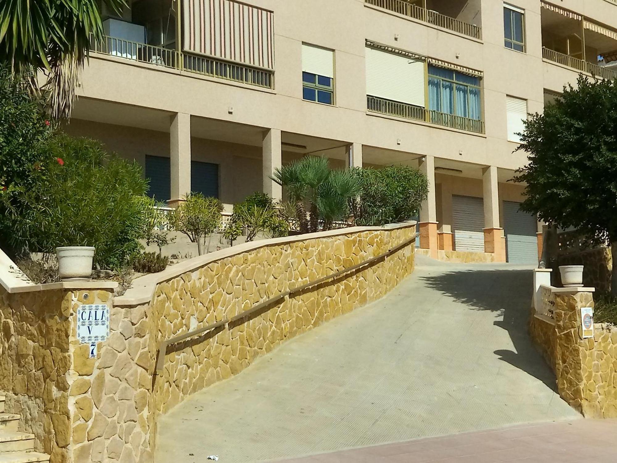 Sea View, Walking Distance! Refurbished 2 Bed, Modern. 20 Min. From Alicante Airport *