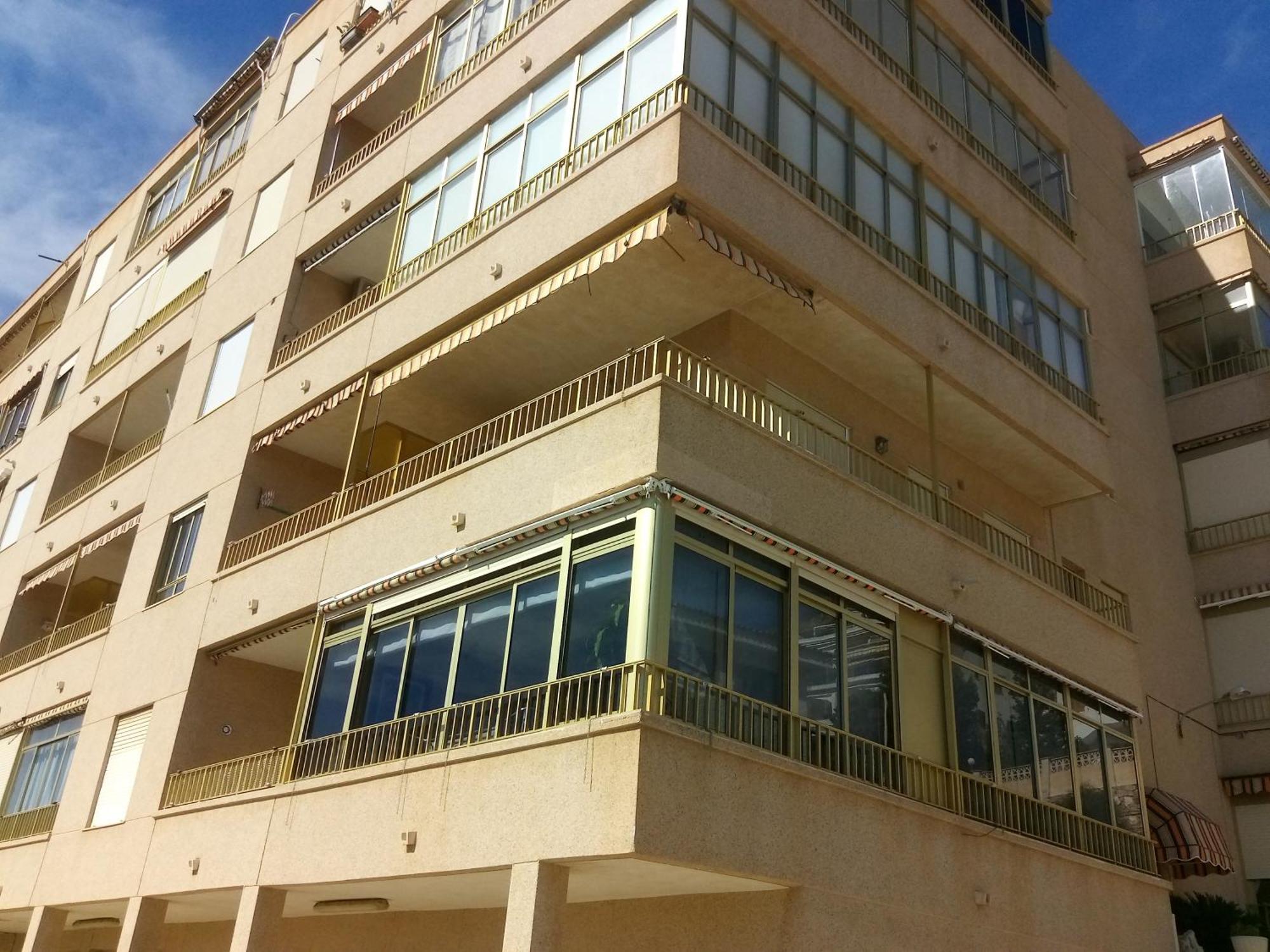 Sea View, Walking Distance! Refurbished 2 Bed, Modern. 20 Min. From Alicante Airport *